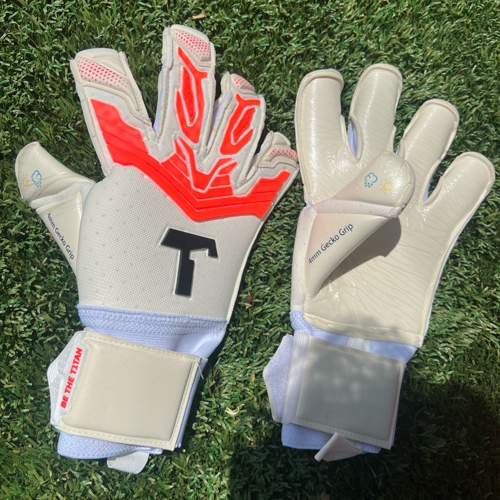 NEW T1tan Alíen Infinity 2.0 goalkeeper gloves size 9